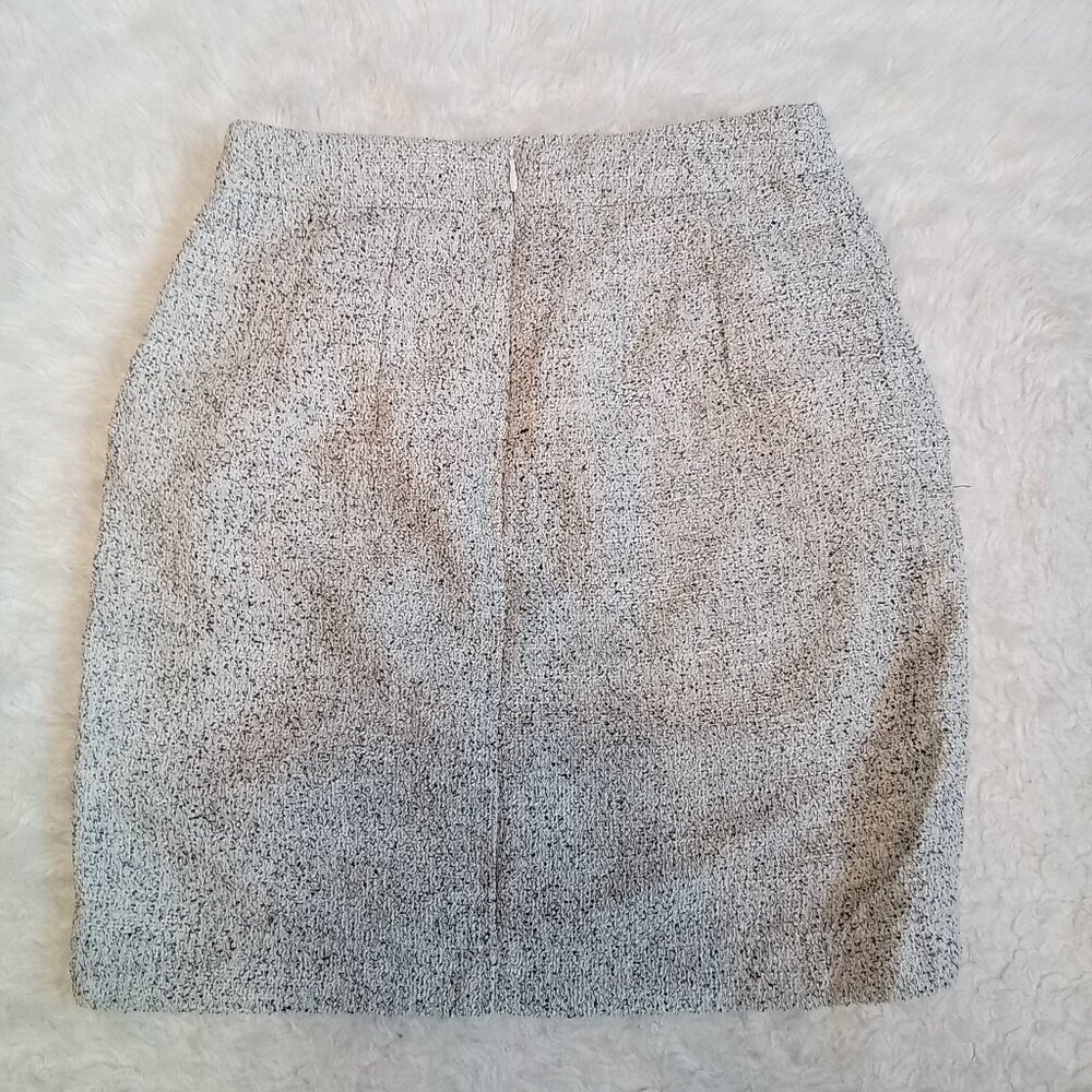 H&M Women's Beige Back Zip Pockets Straight Pencil Skirt Size: 4 - Picture 3 of 6